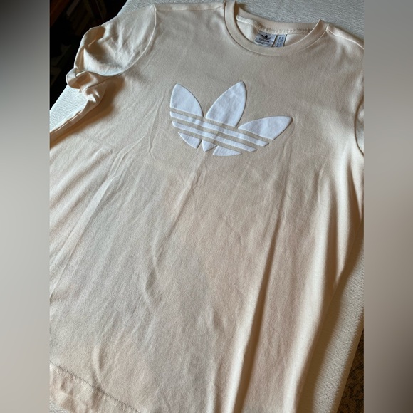 Women’s Adidas Trefoil Cream and White Oversized Shortsleeved Tee shirt Medium - Picture 4 of 8